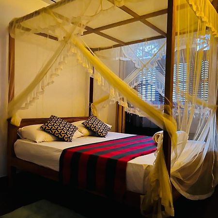 Pradeep Guest House Mirissa Bagian luar foto