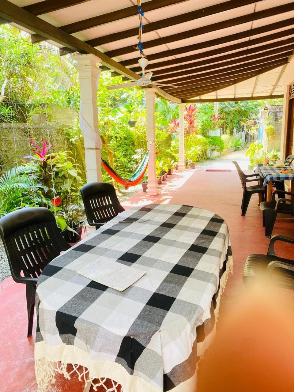 Pradeep Guest House Mirissa Bagian luar foto