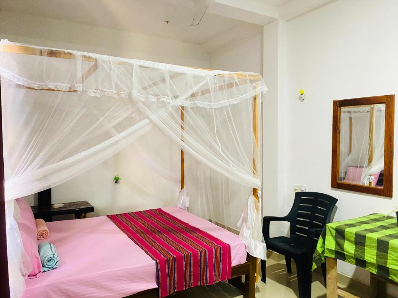 Pradeep Guest House Mirissa Bagian luar foto