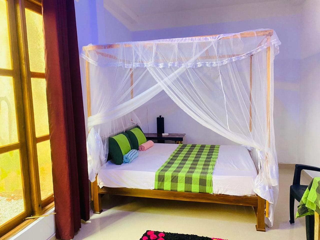 Pradeep Guest House Mirissa Bagian luar foto