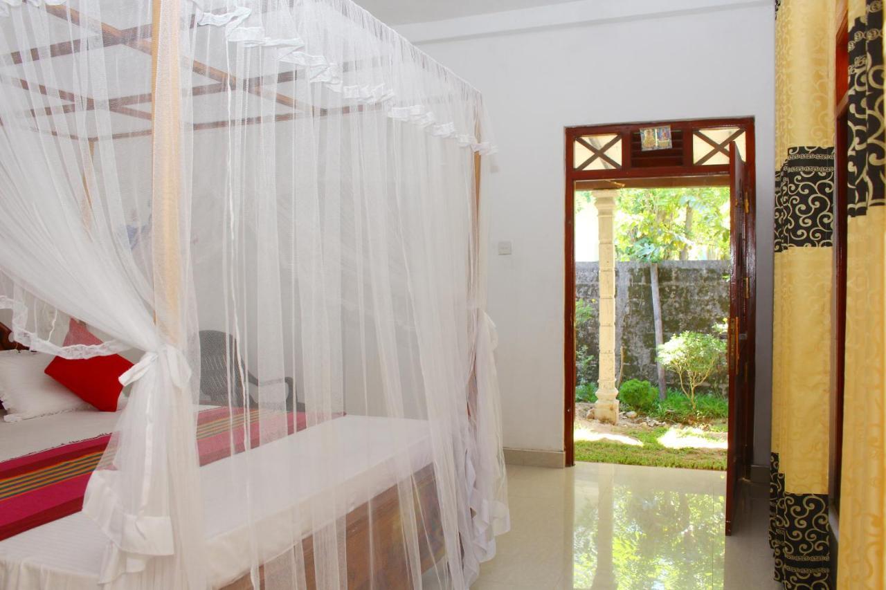 Pradeep Guest House Mirissa Bagian luar foto